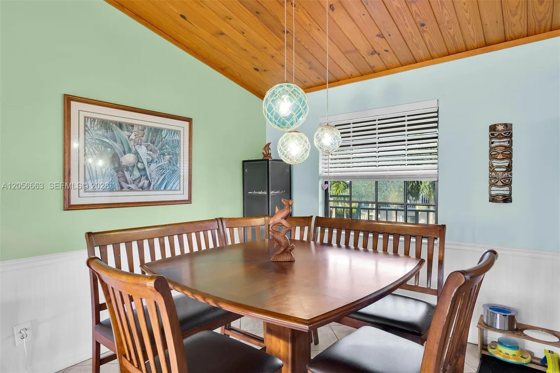 Photo of 422 Calle Limon