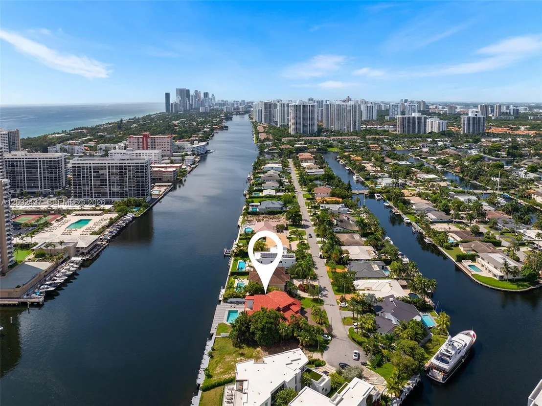 Photo of 507 Palm Dr
