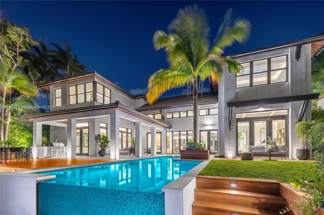 Photo of 4241 Palm Ln