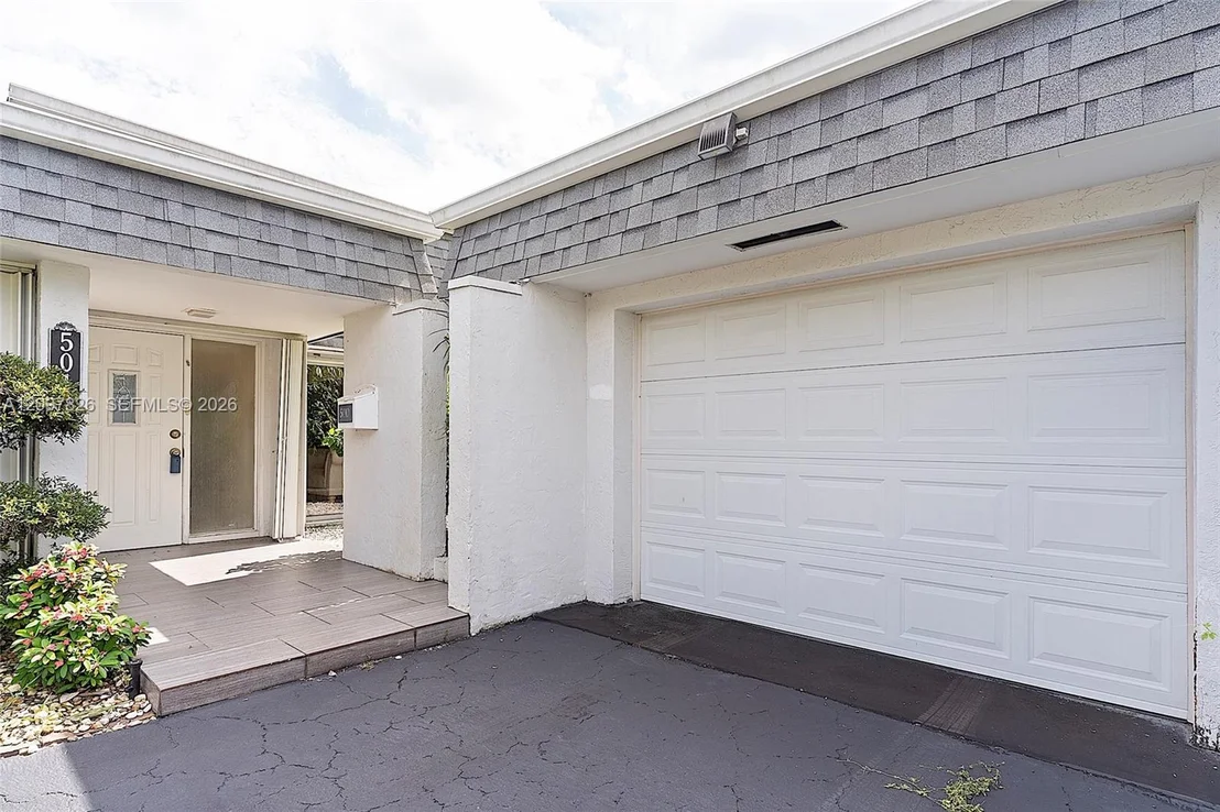 Photo of 5010 Banyan Ln