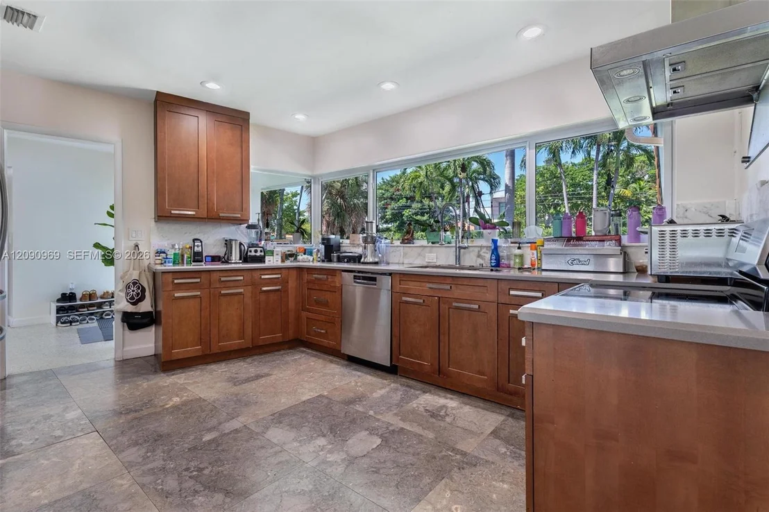 Photo of 9217 Bay Dr