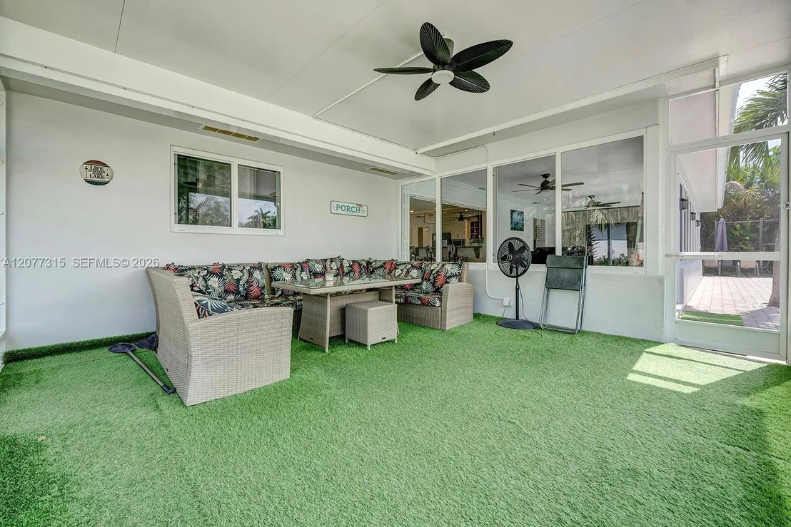 Photo of 3324 Lakeview Blvd