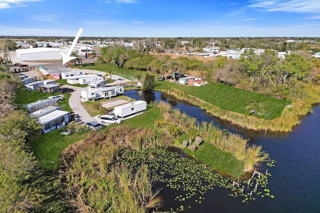Photo of Unit 10 at 1421 NE US Highway 441