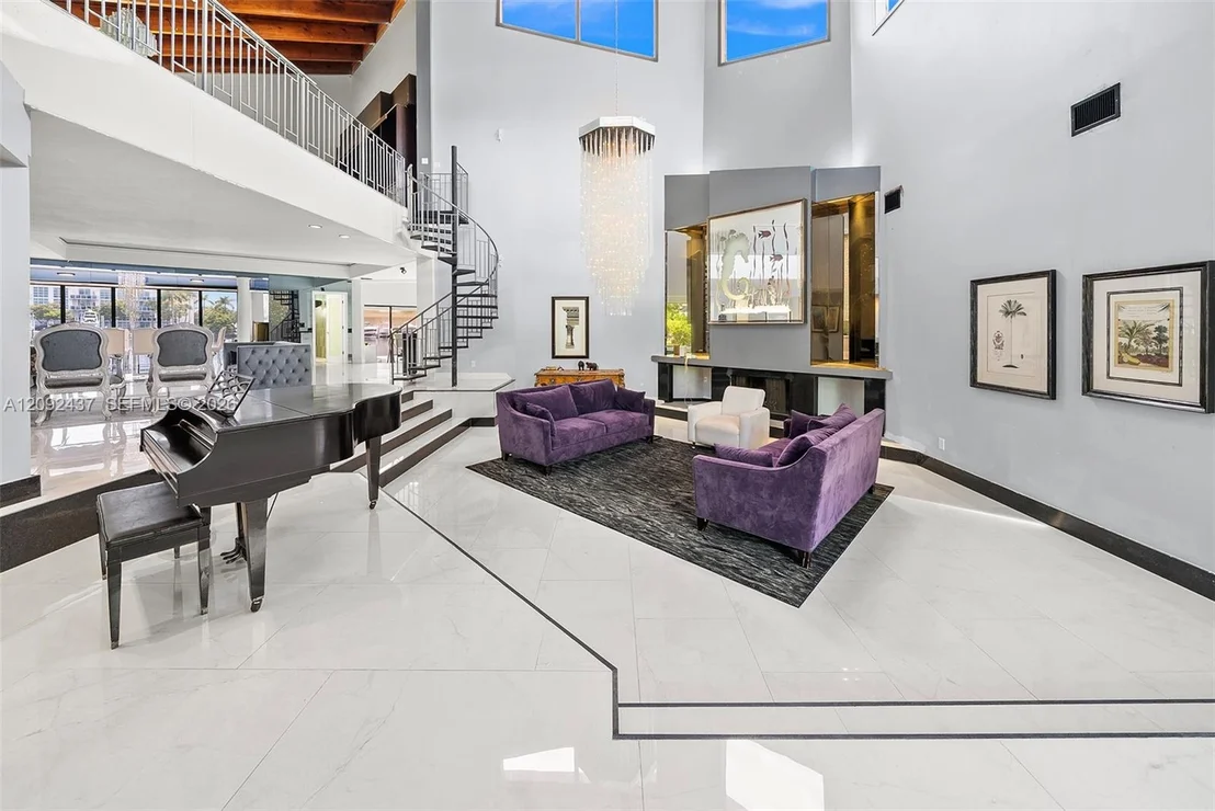 Photo of 507 Palm Dr