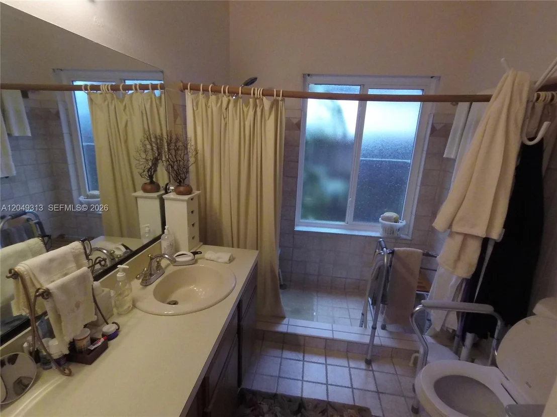 Photo of 2811 Devonwood Ave