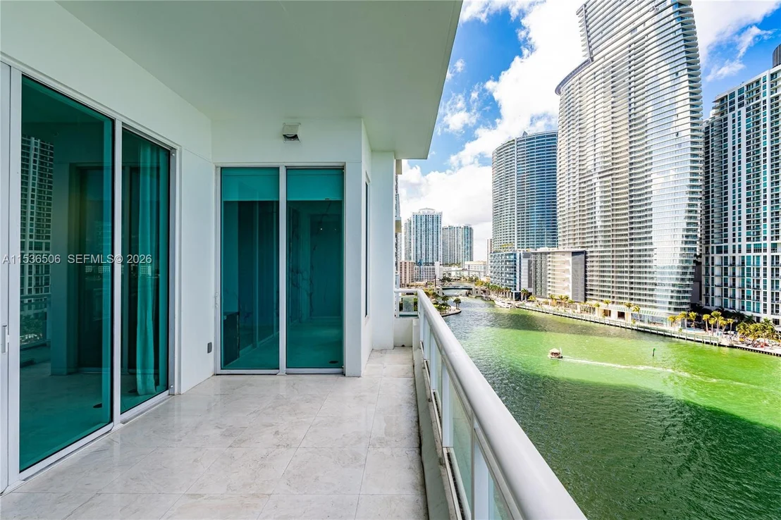 Photo of Unit 1002 at 900 Brickell Key Blvd