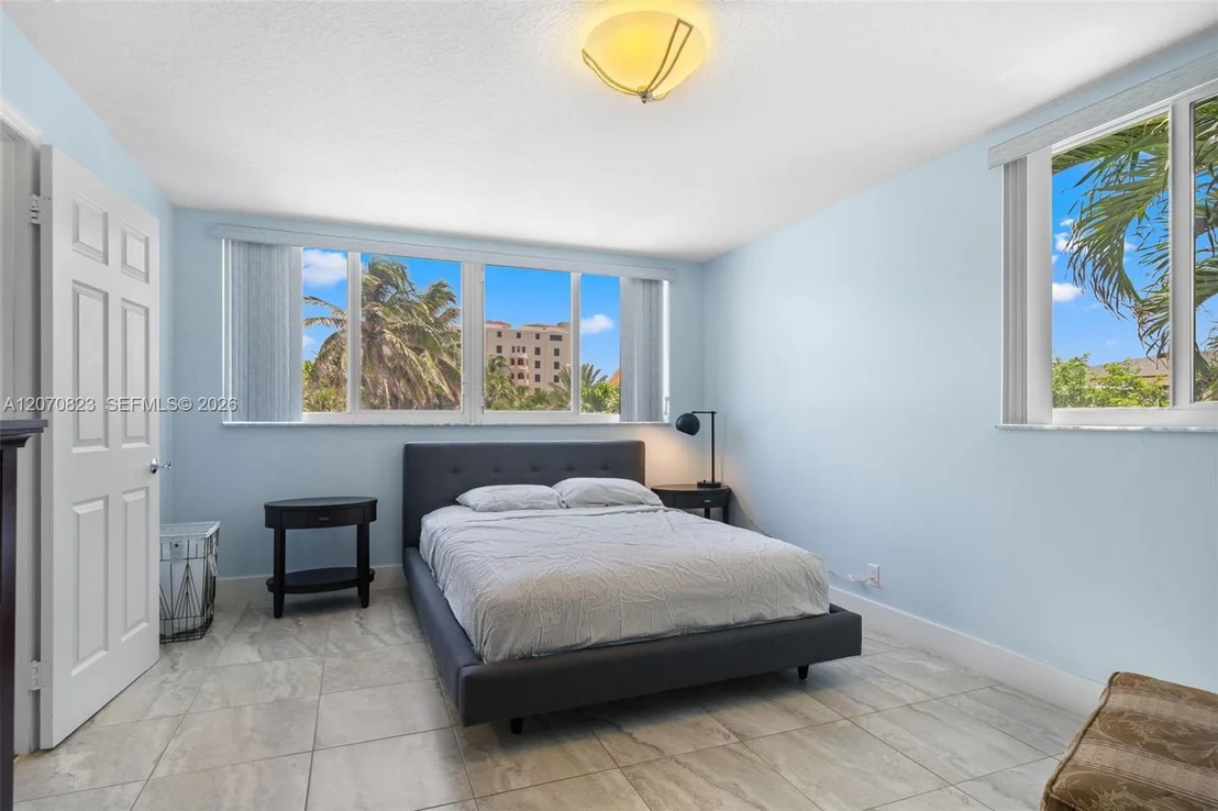 Photo of 311 N N Surf Rd