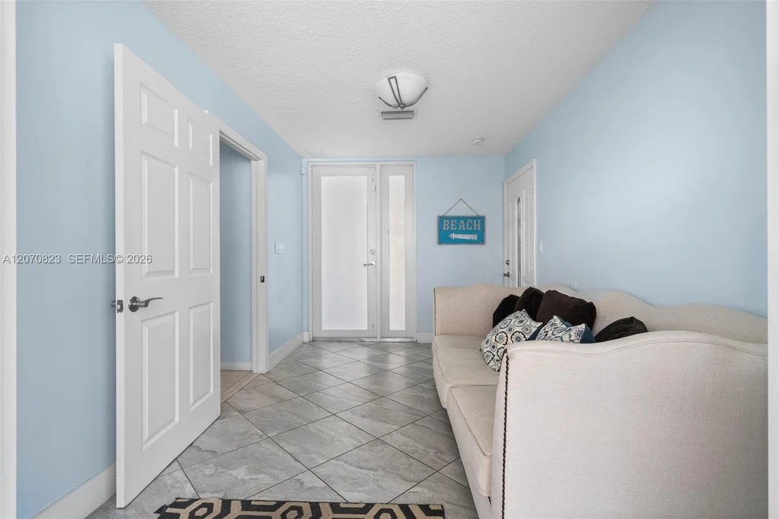 Photo of 311 N N Surf Rd