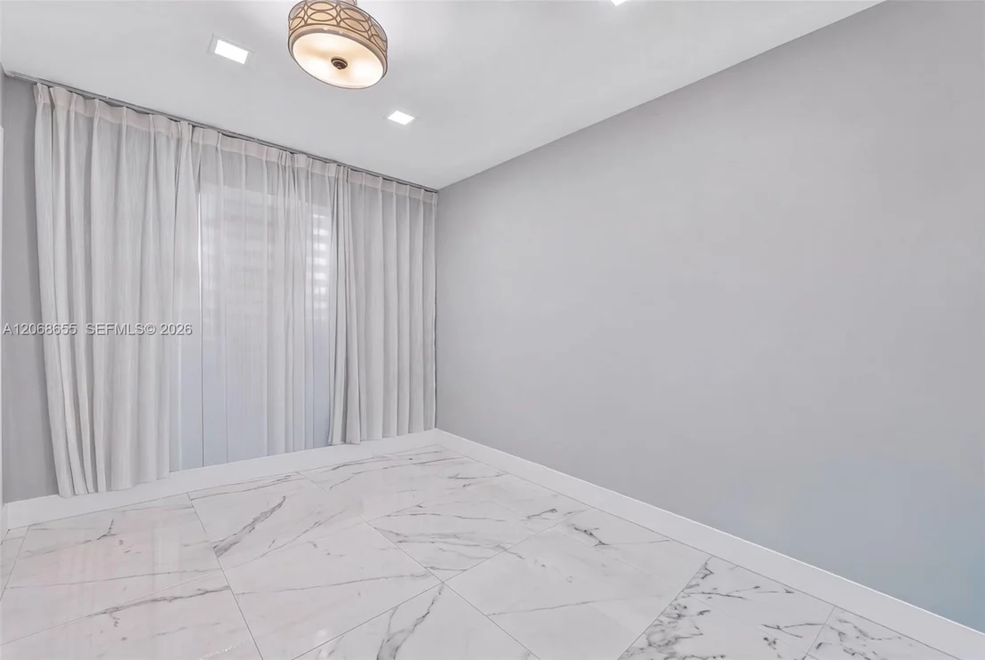 Photo of 700 W 51st Pl