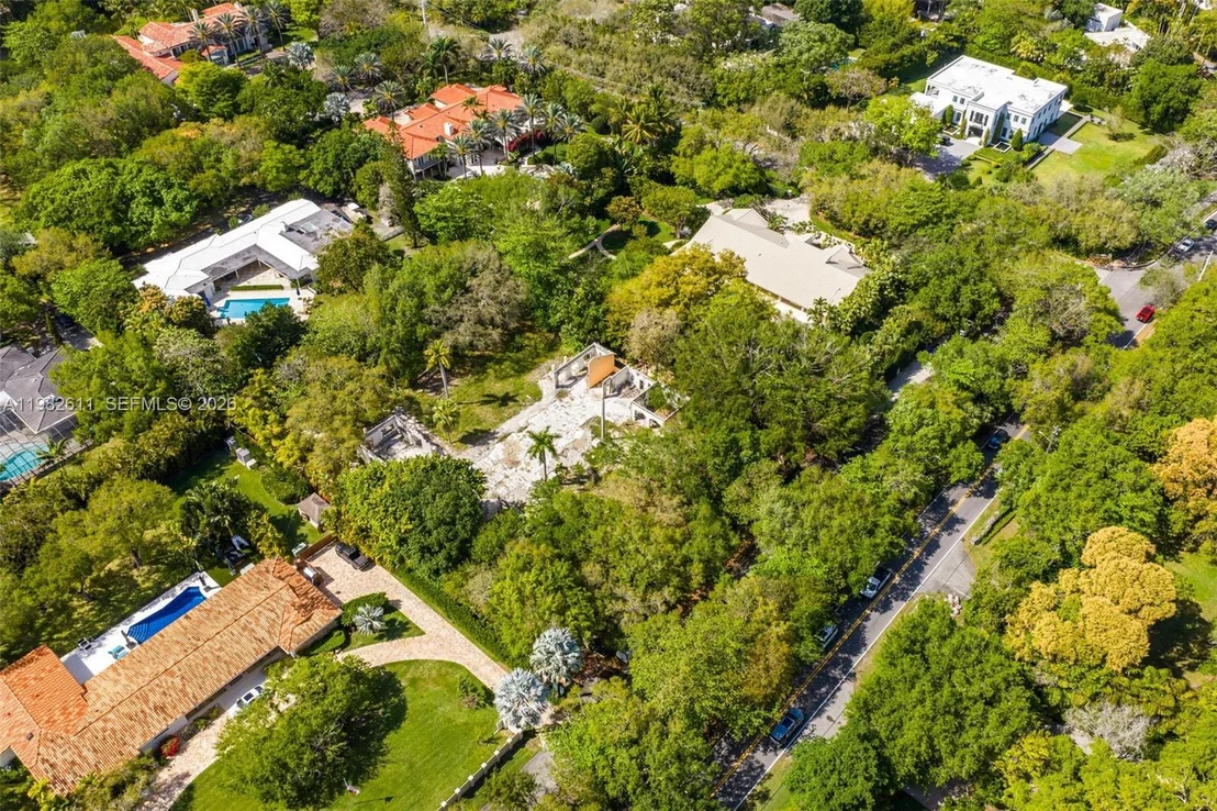 Photo of 10550 Old Cutler Rd