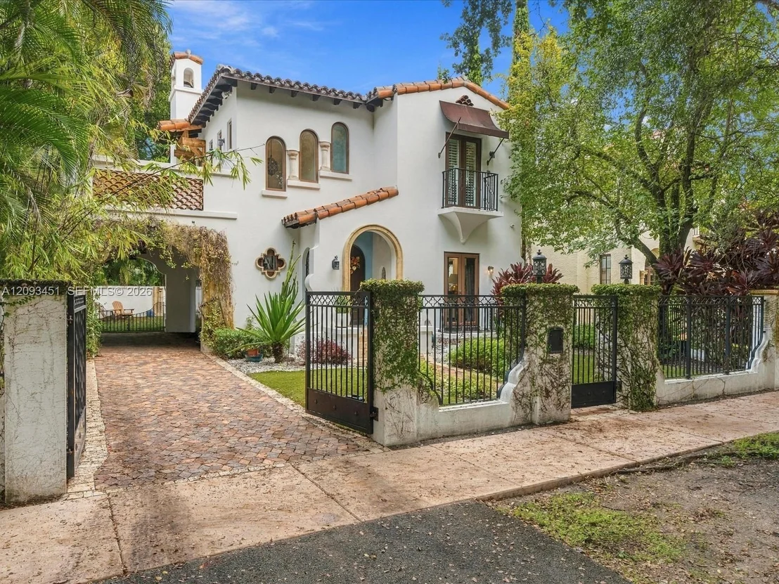 Photo of 421 Sarto Ave