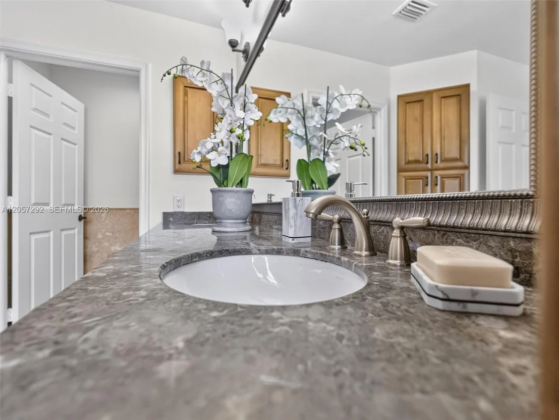 Photo of 1012 Cedar Falls Dr