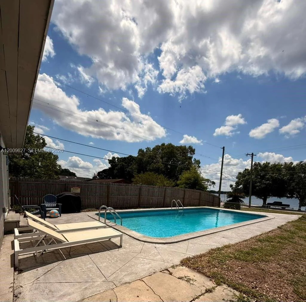 Photo of 1065 N 10th ST