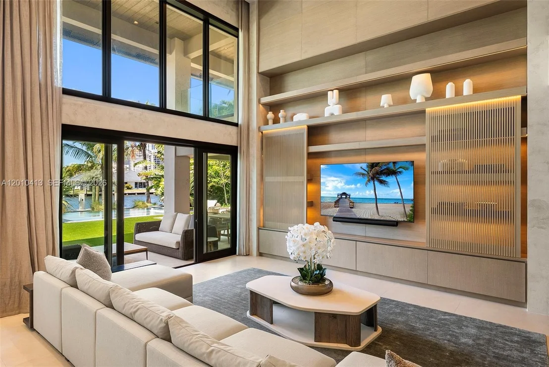 Photo of 110 Holiday Dr