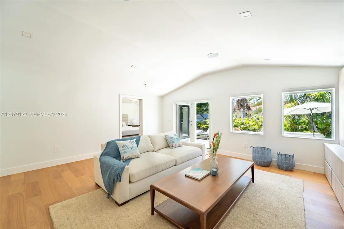 Photo of 8926 Emerson Ave