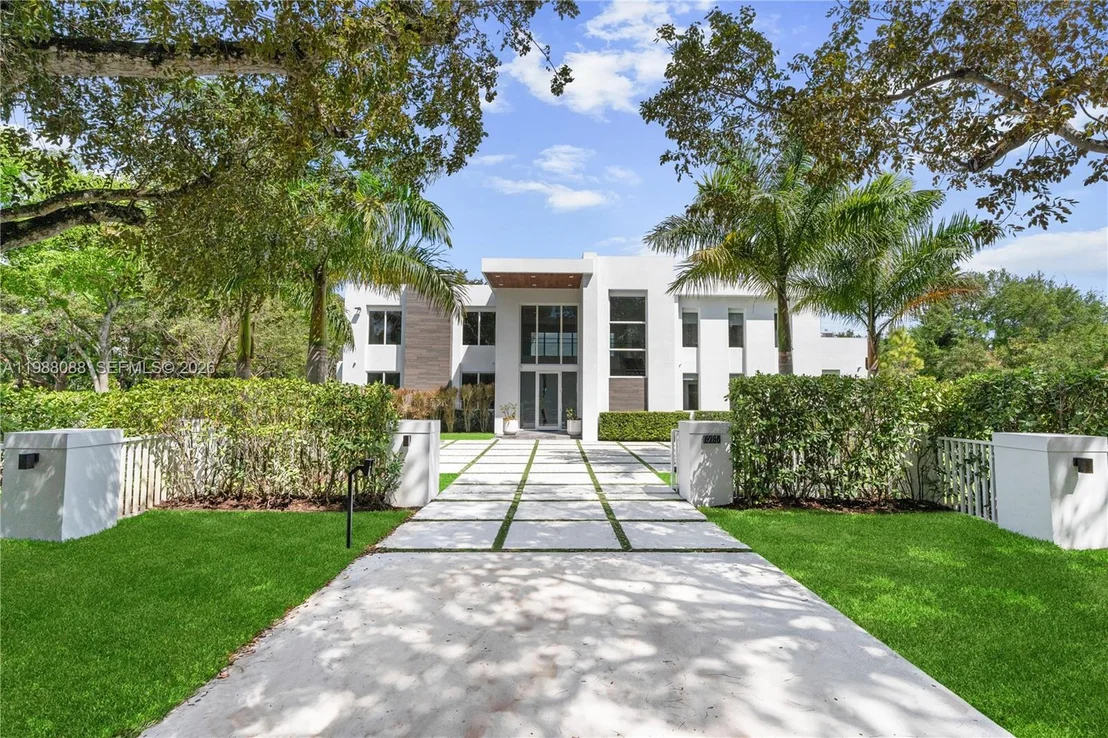 Photo of 6285 Old Cutler Rd