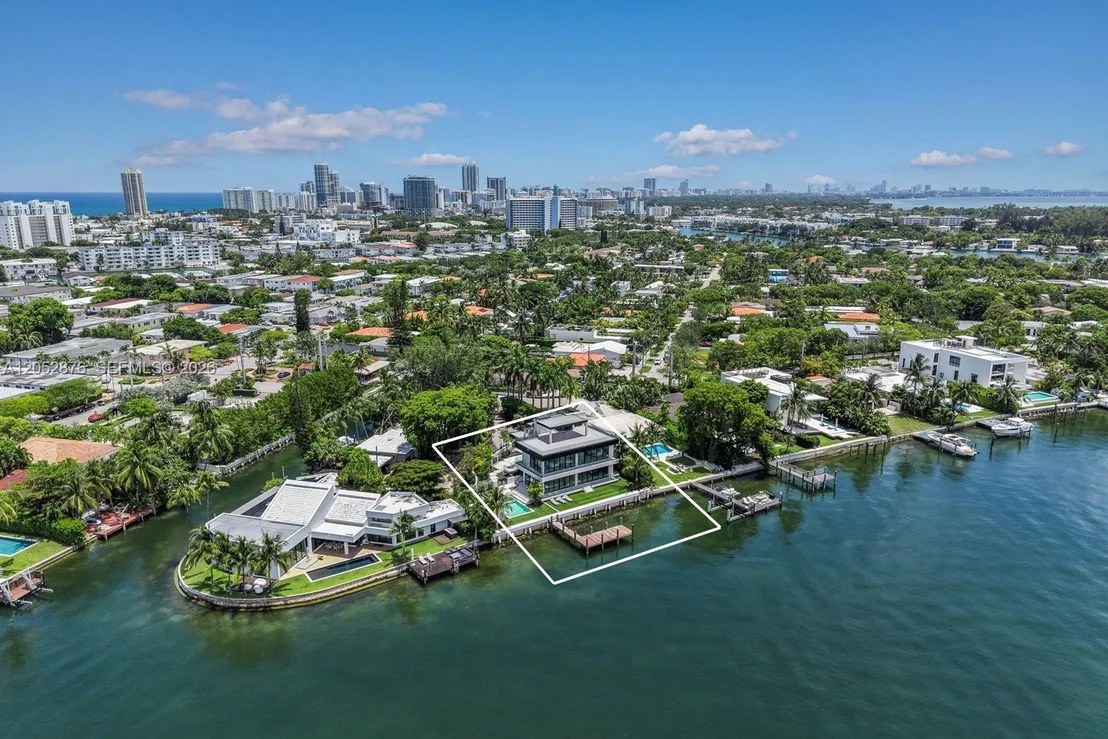 Photo of 1141 N Biscayne Point Rd