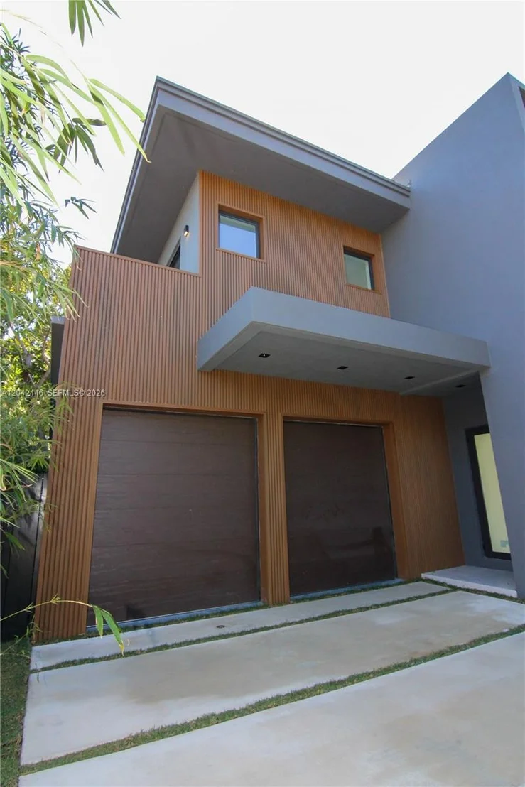 Photo of 3540 Oak Ave