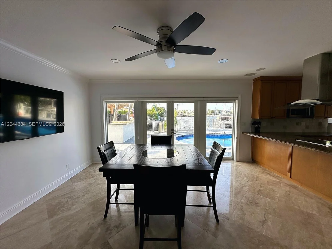 Photo of 2445 SE 8th St