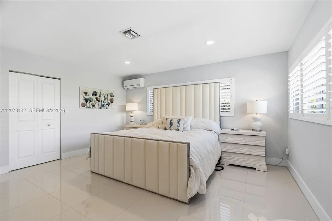 Photo of 932 Bird Rd
