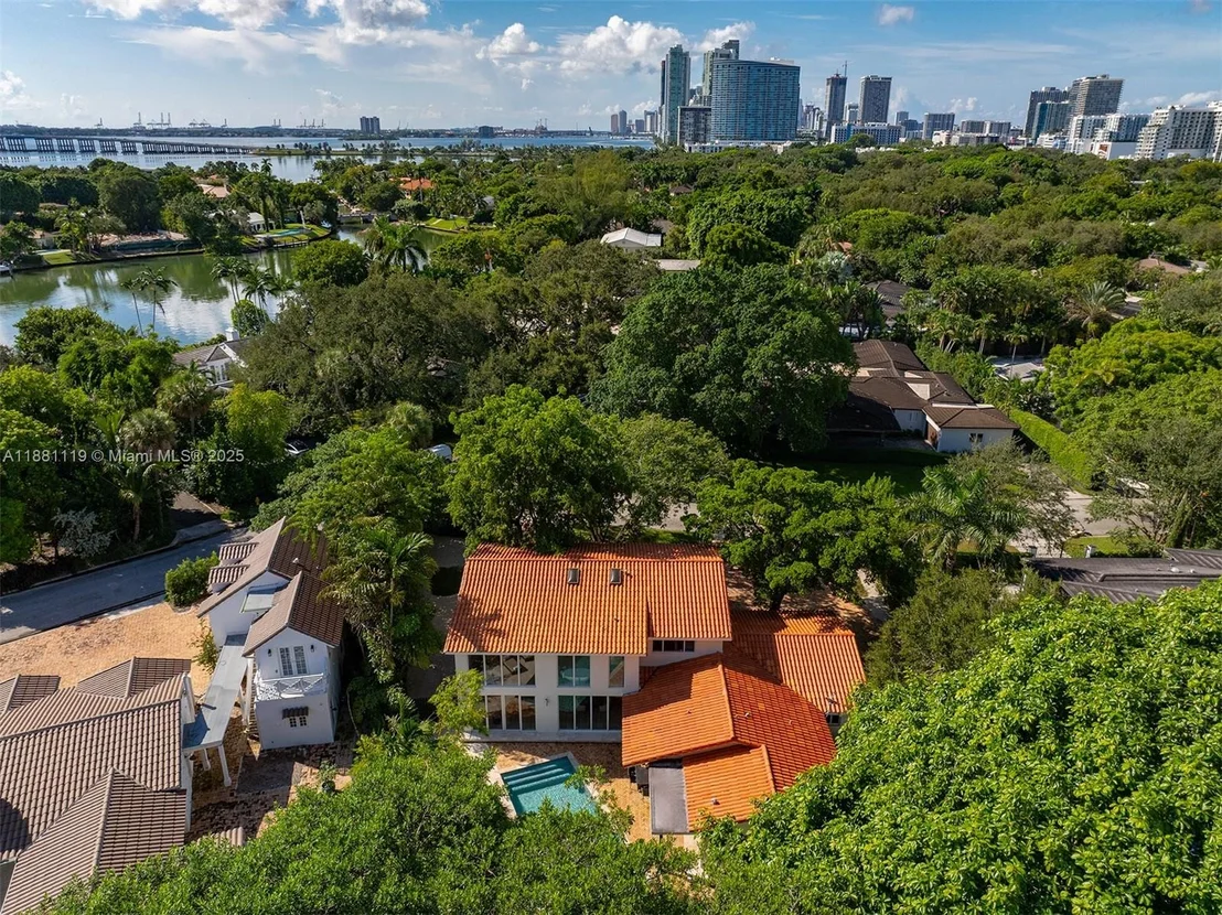 Photo of 575 Bay Point Rd