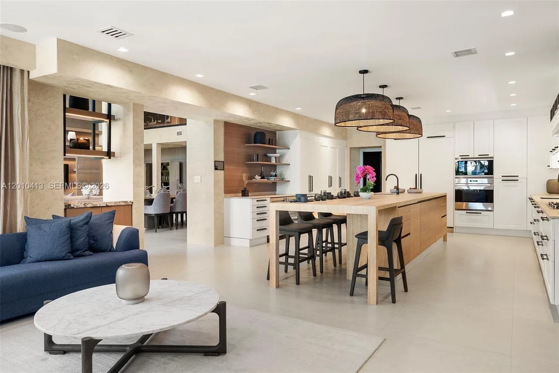 Photo of 110 Holiday Dr