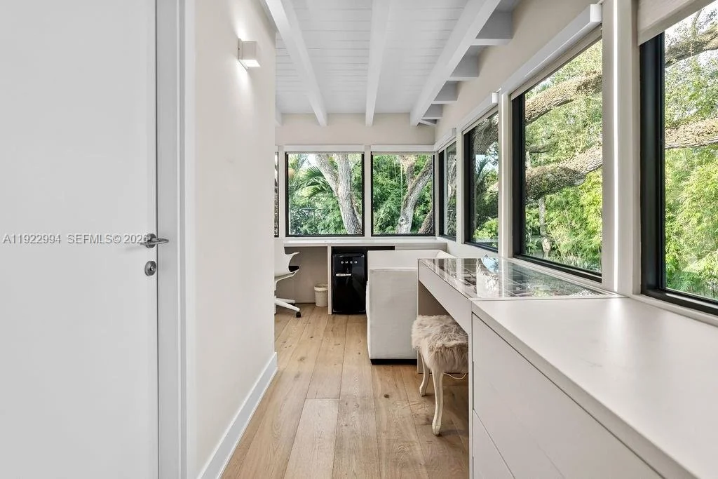 Photo of 4095 Battersea Rd