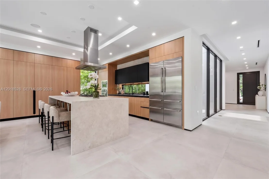 Photo of 2096 Alamanda Dr