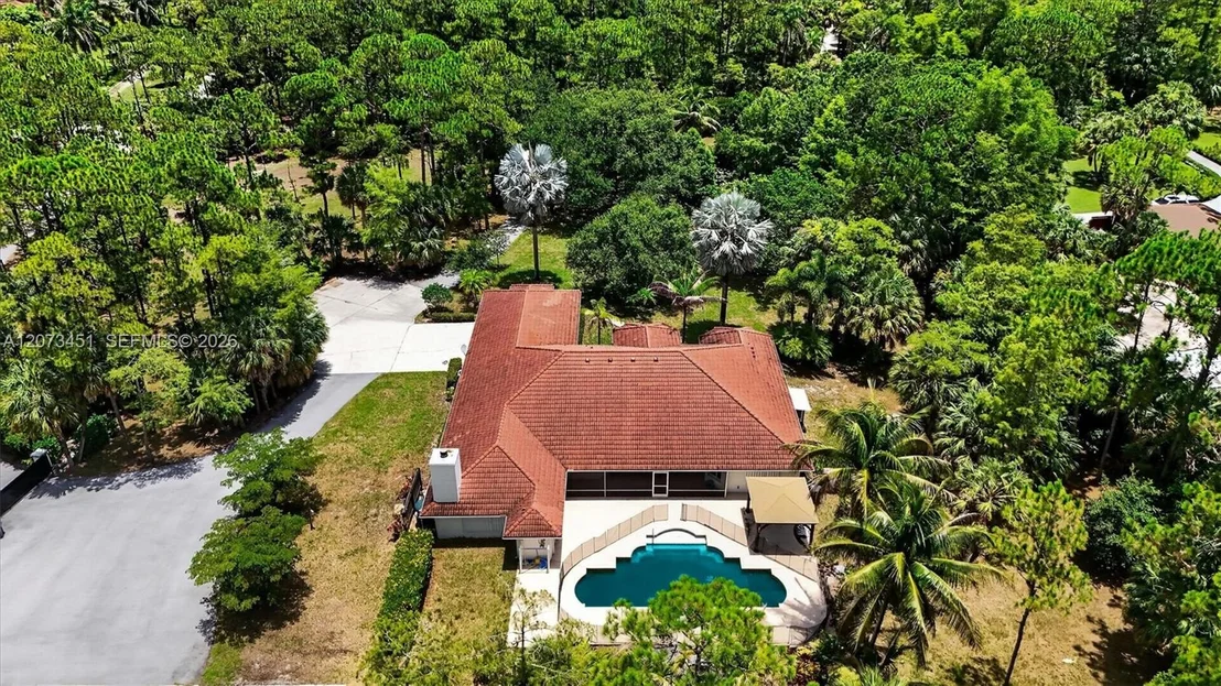 Photo of 1215 Stallion Dr
