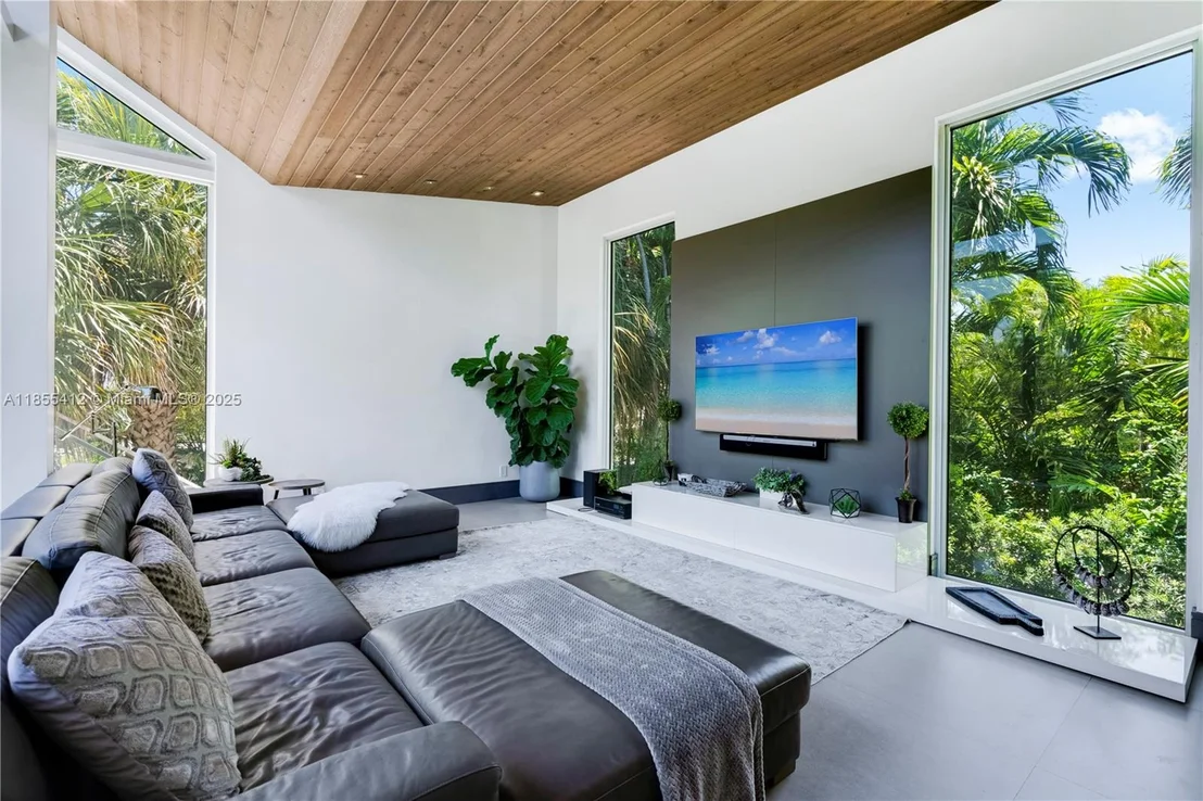 Photo of 545 SABAL PALM