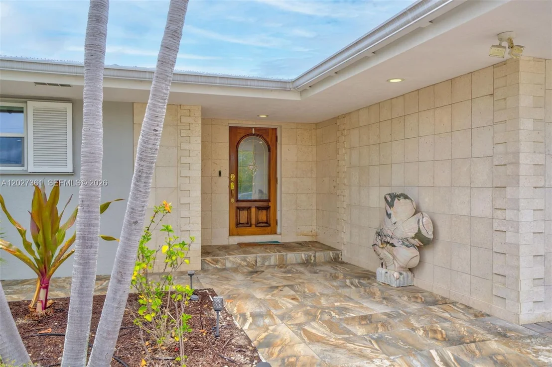 Photo of 2919 Sombrero Blvd