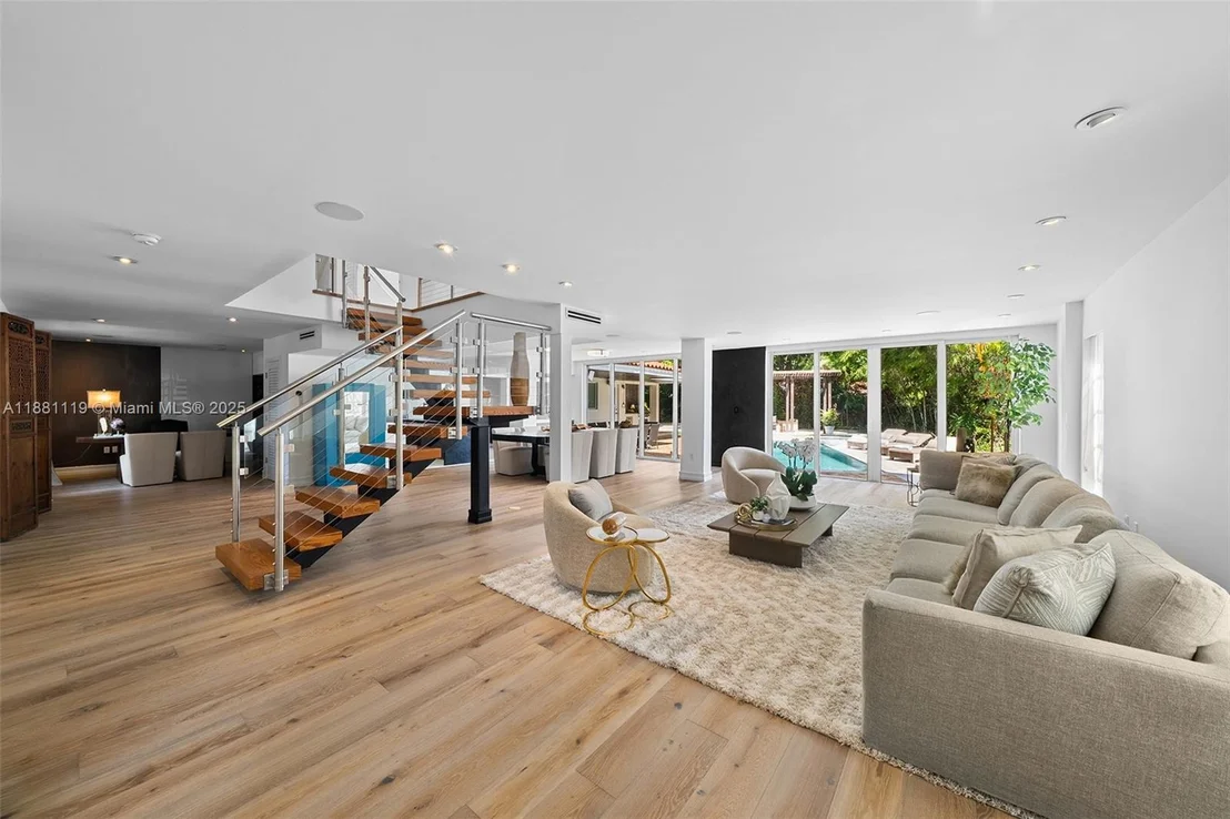 Photo of 575 Bay Point Rd
