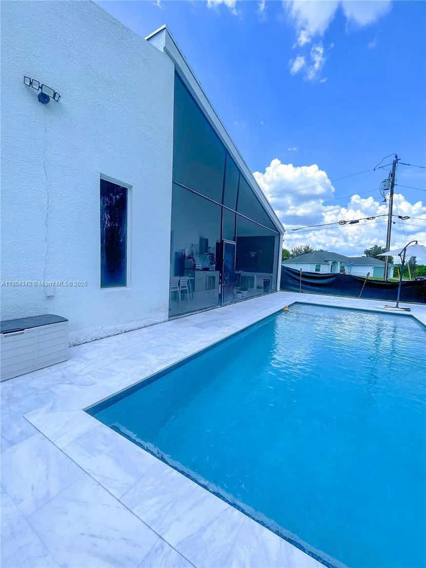 Photo of 395 Pace Avenue