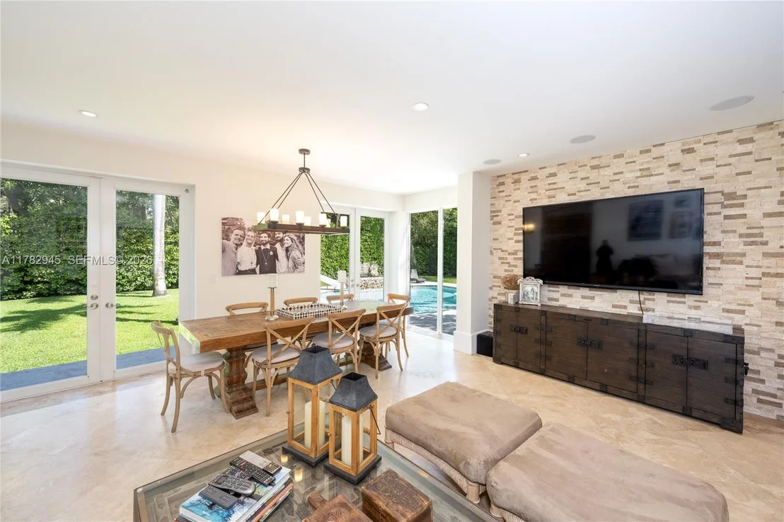 Photo of 31 Island Dr