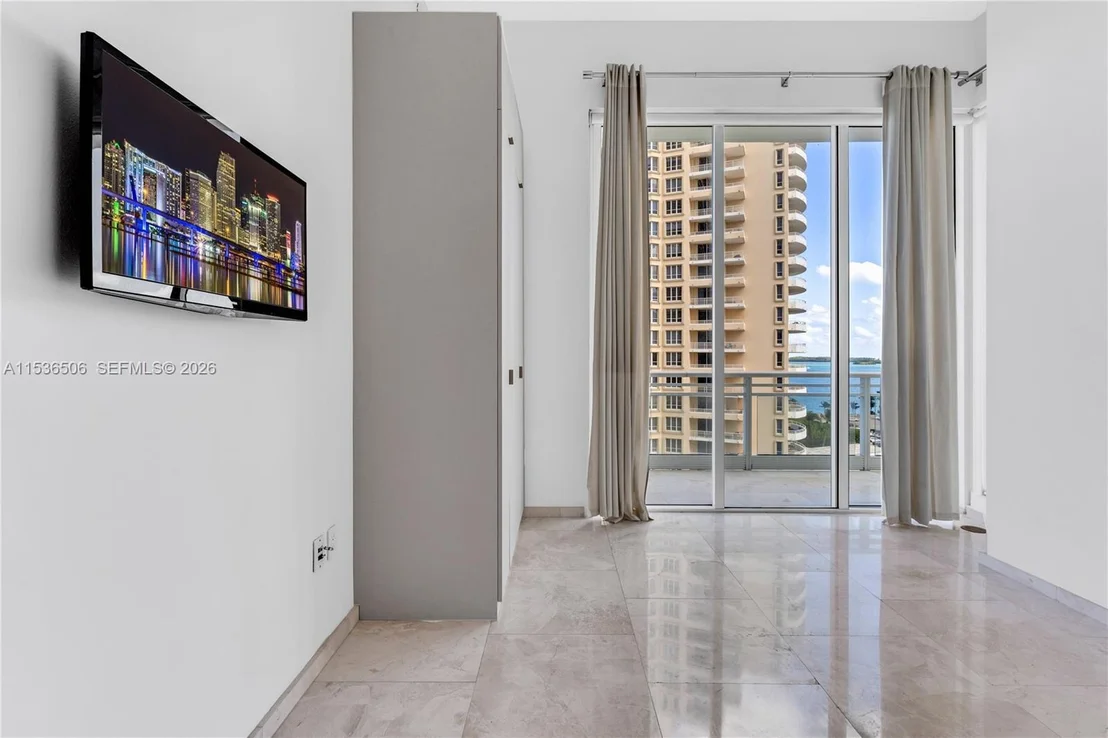 Photo of Unit 1002 at 900 Brickell Key Blvd