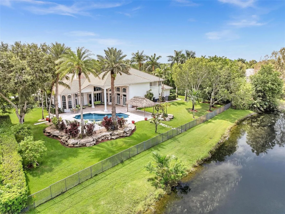 Photo of 3828 Pine Lake Dr