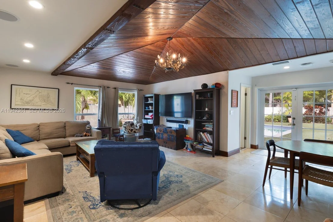 Photo of 360 SW 28th Rd