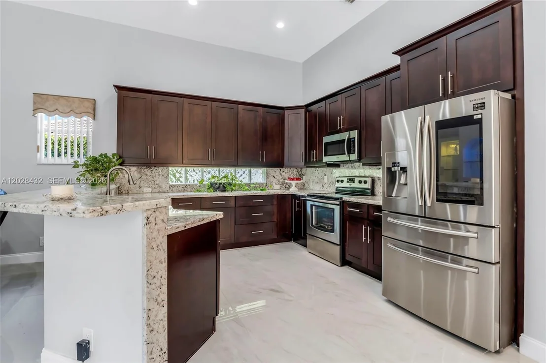 Photo of 3852 Oak Ridge Cir