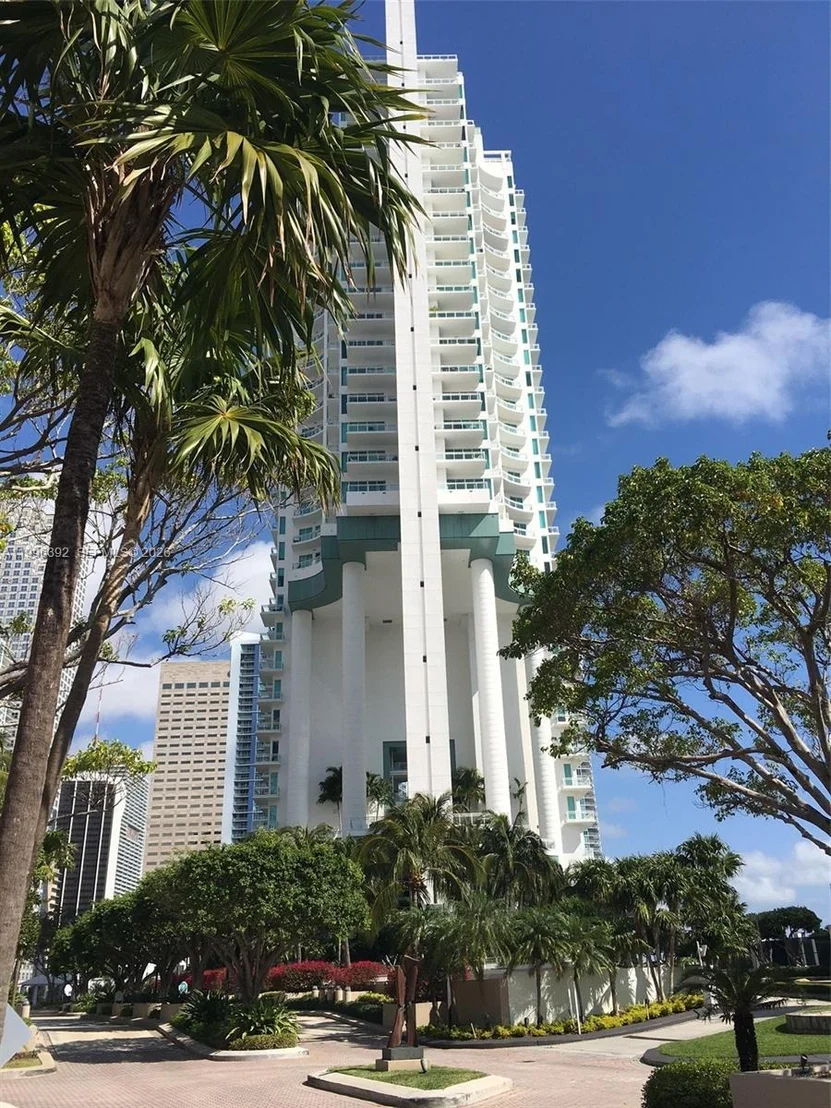 Photo of Unit PH3403 at 900 Brickell Key Blvd