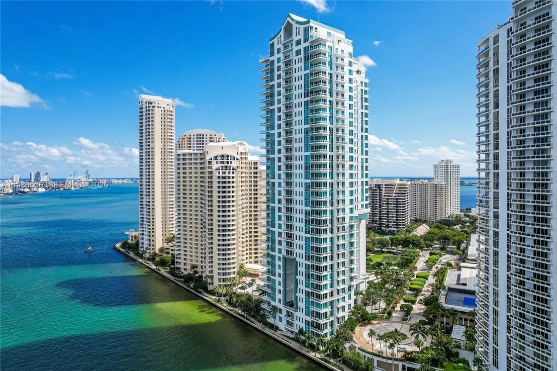 Photo of Unit 1002 at 900 Brickell Key Blvd