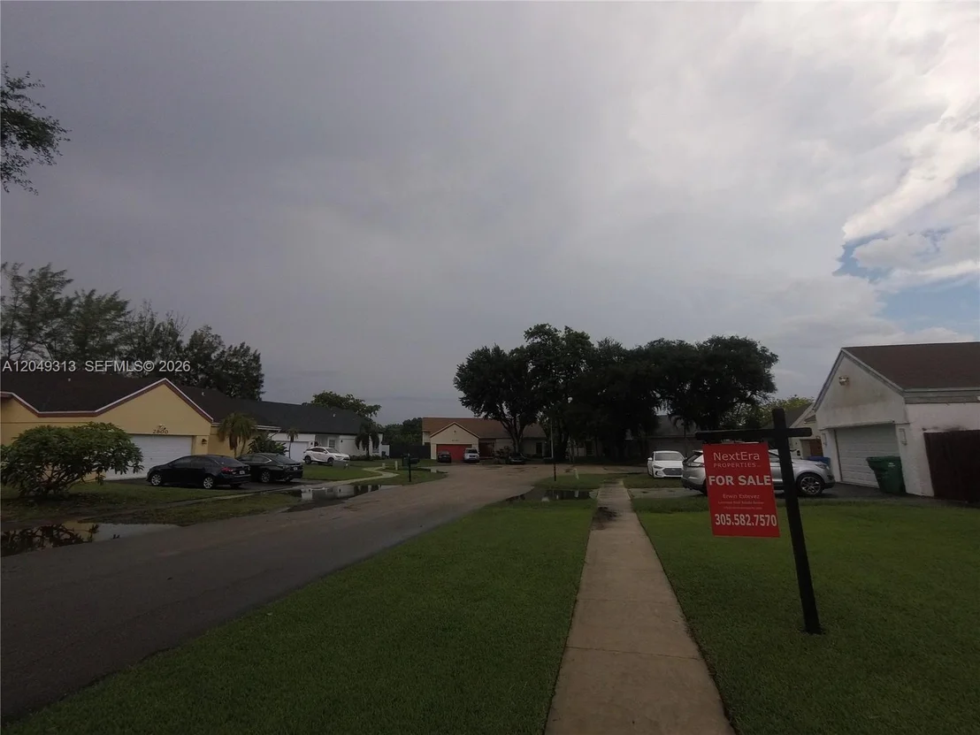 Photo of 2811 Devonwood Ave
