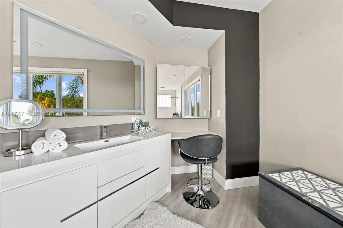 Photo of 5111 NE 30th Ave