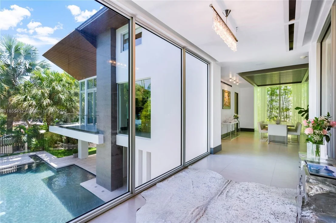 Photo of 545 SABAL PALM