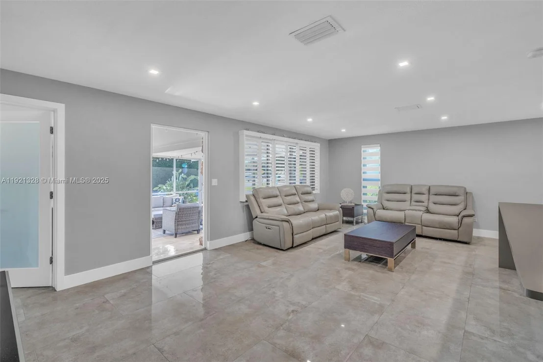 Photo of 222 2nd Rd