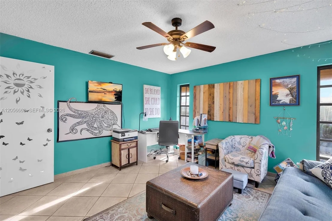 Photo of 422 Calle Limon