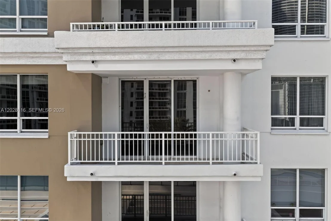Photo of Unit 906 at 801 Brickell Key Blvd