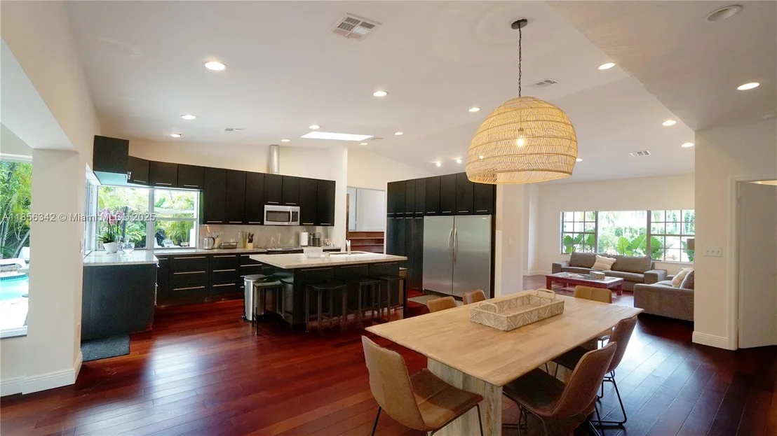 Photo of 691 Ridgewood Rd
