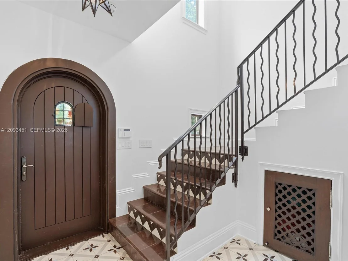 Photo of 421 Sarto Ave