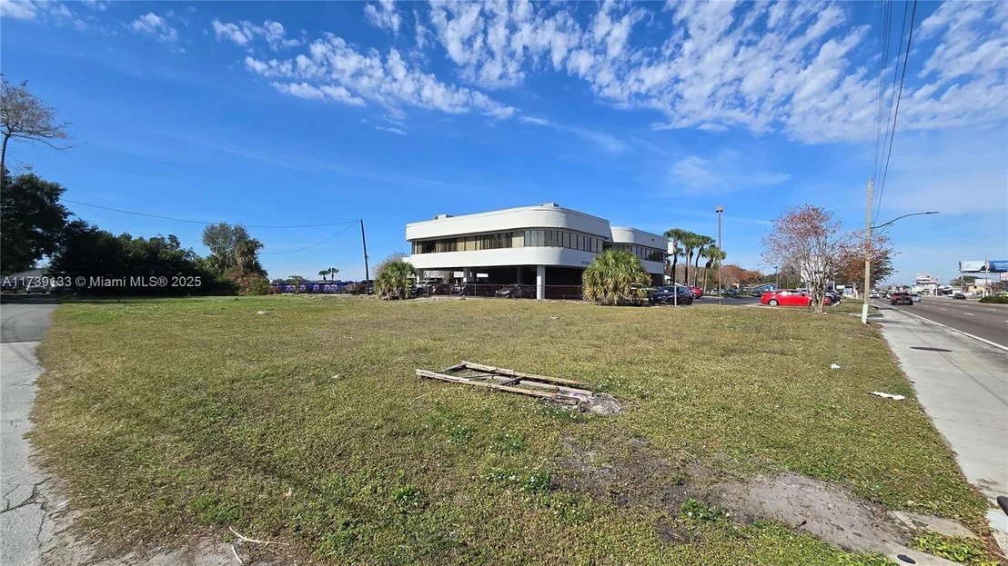 Photo of 0 N SEMORAN BLVD N SEMORAN BLVD