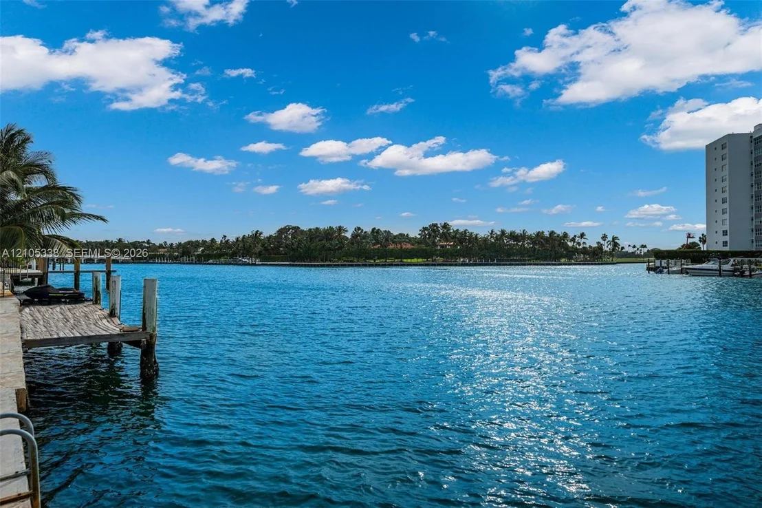 Photo of 9250 Bay Dr